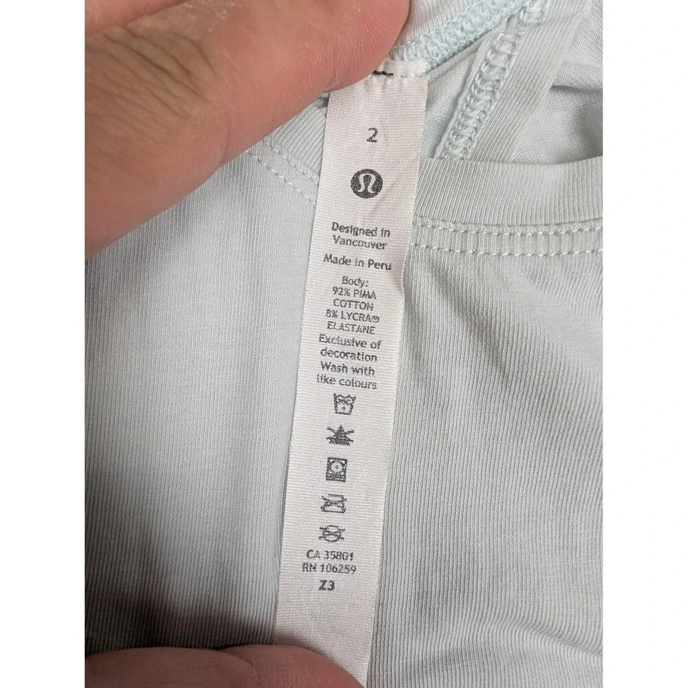 Lululemon Tank Top Womens 2 Light Gray Pima Cotton Twist Back‎ Open Split Yoga